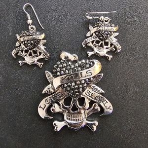 Silver tone skull necklace